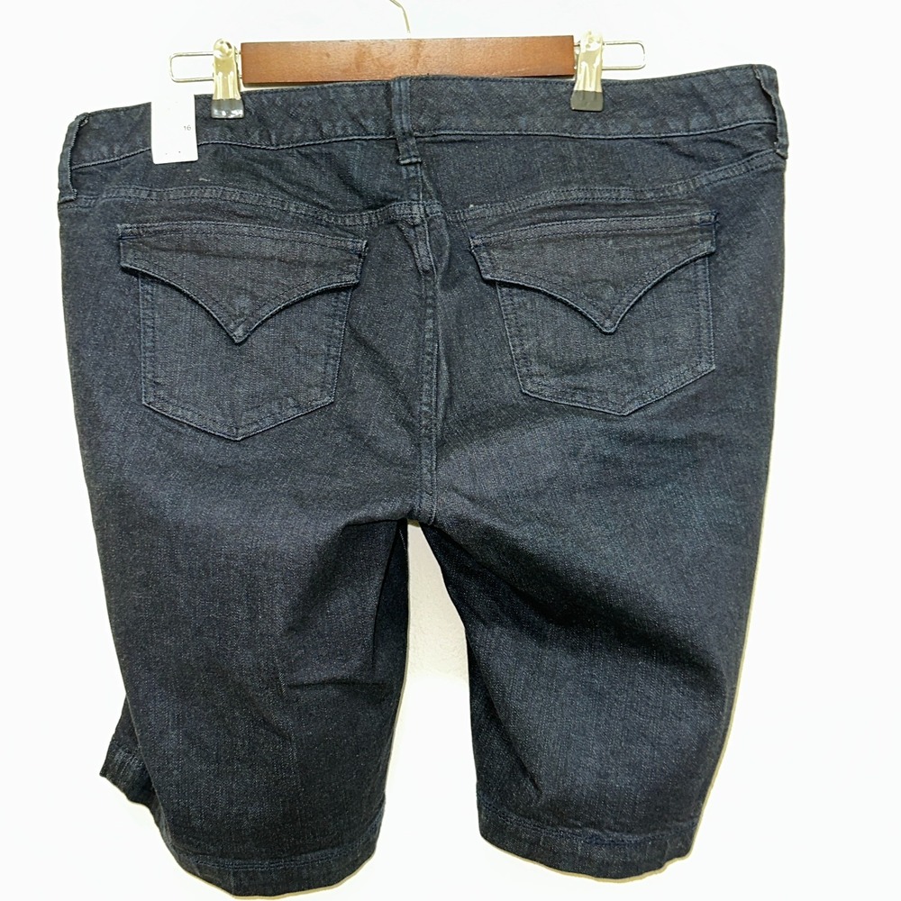 Torrid Denim Bermuda Shorts Womens 16 Dark Wash New Heart Hardware Flap‎ Pockets